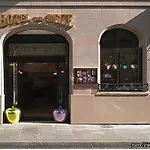 Hotell De Seze 4*