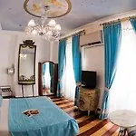 Hotell De Seze 4*