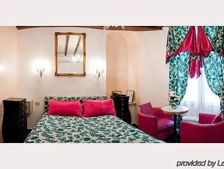 Hotel De Seze 4*
