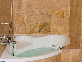 دي سيز فندق 4*